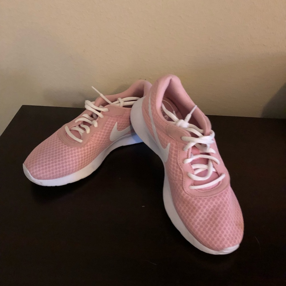 Pink Nike Tanjun